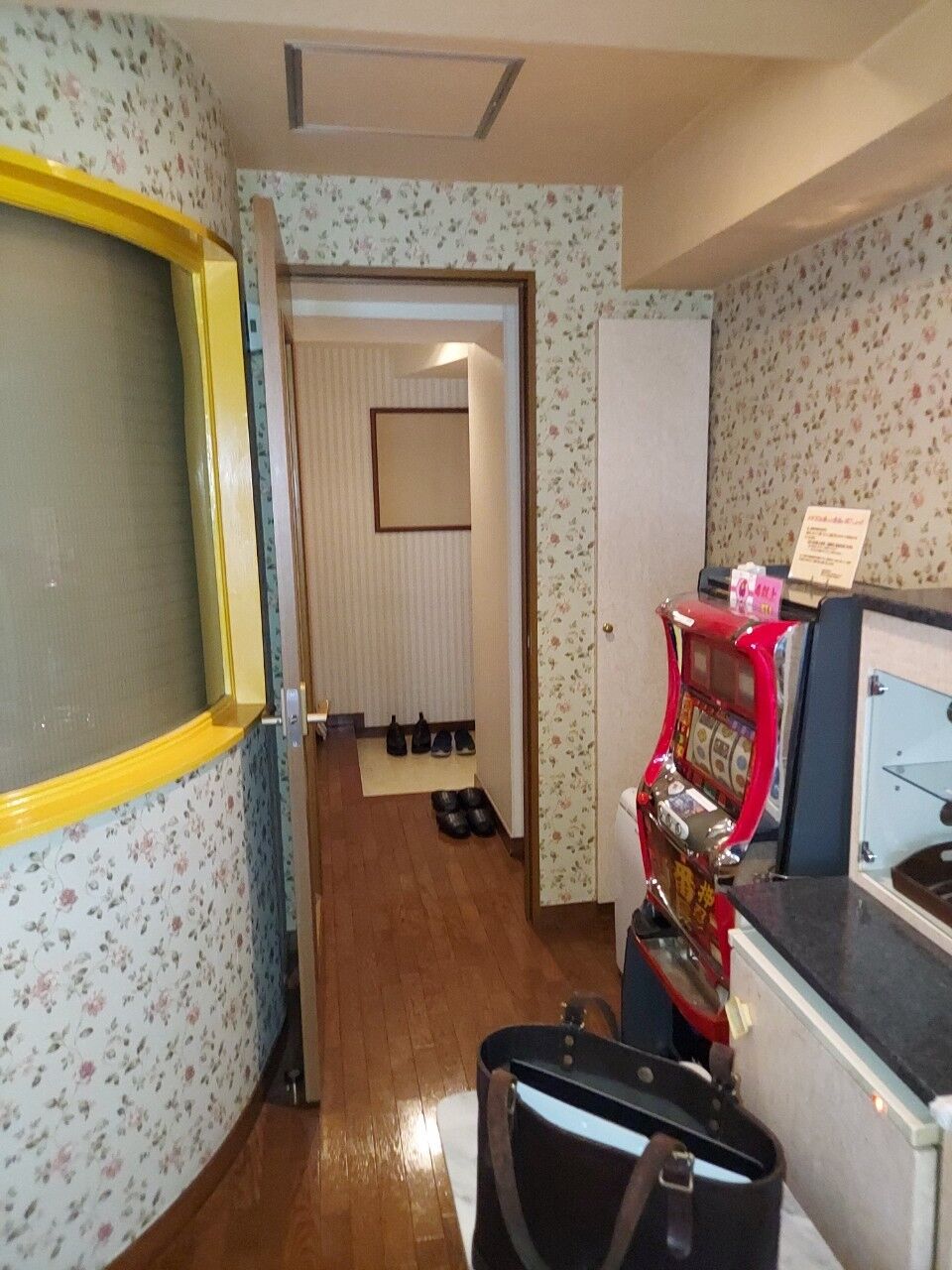 LINE_ALBUM_ホテルミスト403号室_220911_27